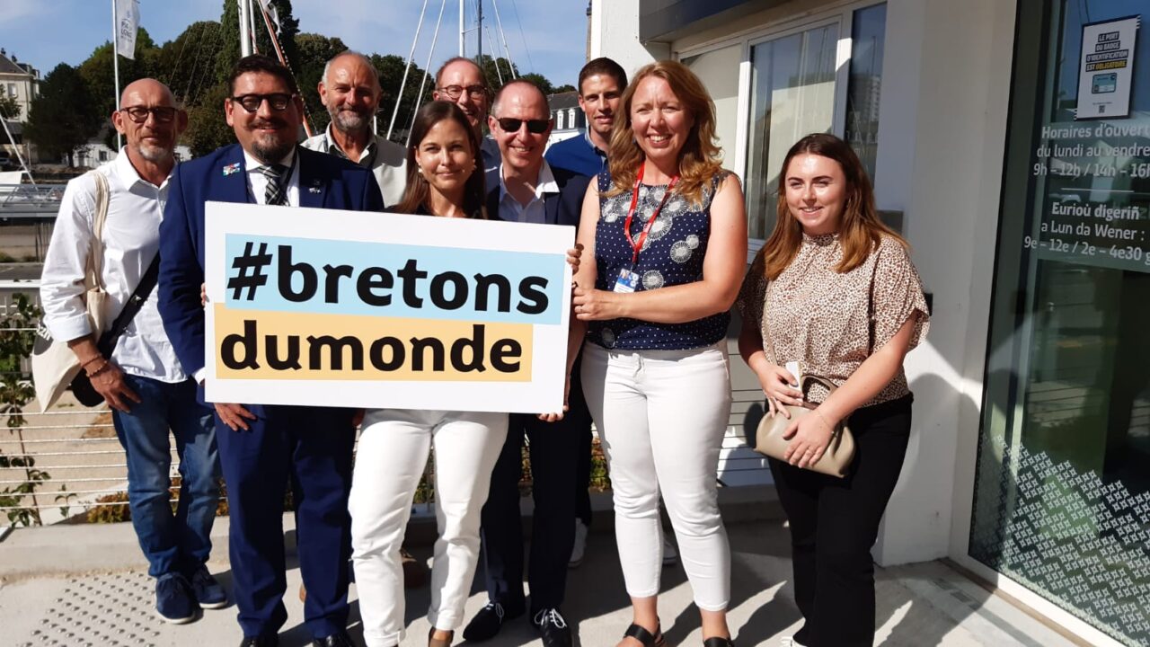 Remise de titres d'ambassadeurs des Bretons du Monde.